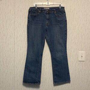 Levi Classic Blue 515 Size 14 Boot Cut Jeans for Women & Embroidered Pockets